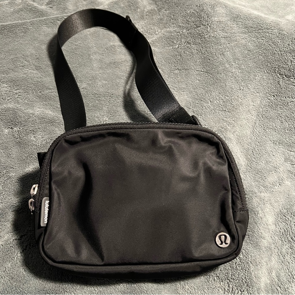 Lululemon Everywhere Belt Bag 2L
